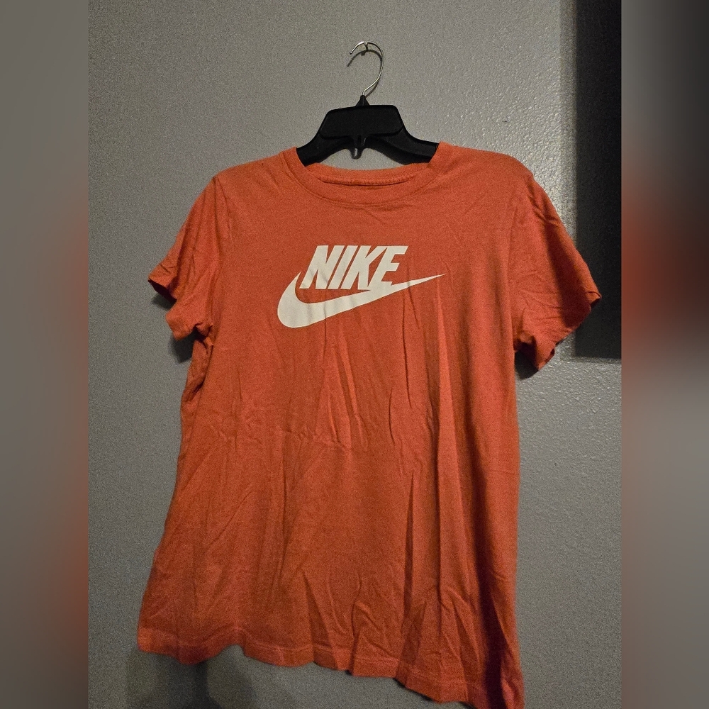 EUC Nike MEN'S SIZE LARGE ORANGE TEE